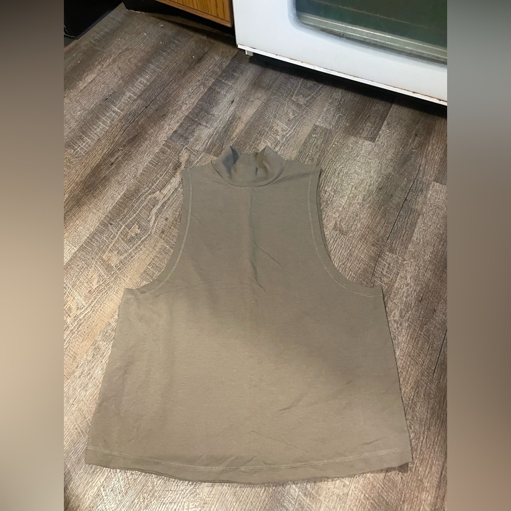Alo Yoga tank top